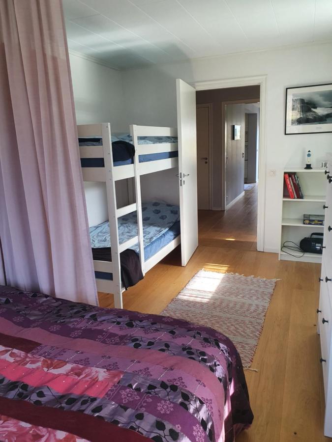 Skaergardsidyll Pa Bjoerkoe Med Gangavstand Havet